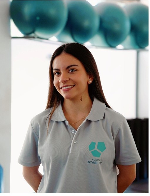 Alba Cholbi. Fisioterapeuta y readaptadora. Especialista en ejercicio terapéutico y readaptación. Ex fisioterapeuta en Valencia Basket Club