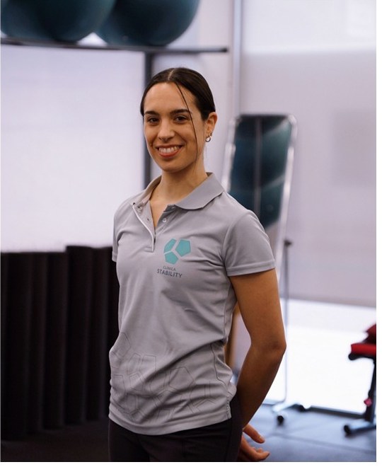 Alicia Rubio. Fisioterapeuta e instructora fisiopilates. Formada en método Schroth, indicado para escoliosis. Experta en pilates terapéutico y técnicas hipopresivas. Especialista en disfunciones musculoesqueléticas.