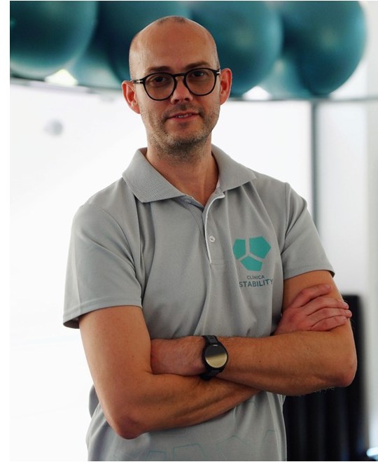 Eloy Jaenada. Fisioterapeuta. Co-director de Clínica Stability Profesor de grado y post-grado universitario en Fisioterapia Ex fisioterapeuta del Levante UD Coordinador Clínicas UCV para Valencia Basket Doctor en Ciencias de la Salud