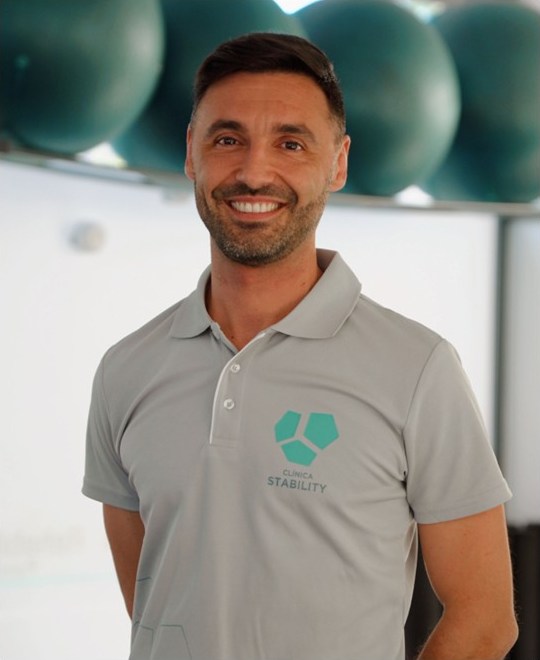Toni Cuadrado. Fisioterapeuta y readaptador. Readaptador del Valencia CF, equipo masculino de 1ª división. Fisioterapeuta, readaptador y preparador físico. Profesor de postgrado en Fisioterapia.