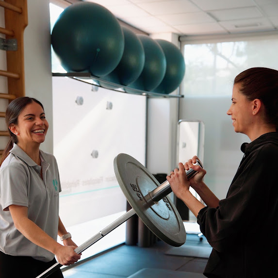 Sesión de movimiento y entrenamiento personalizado en Clínica Stability